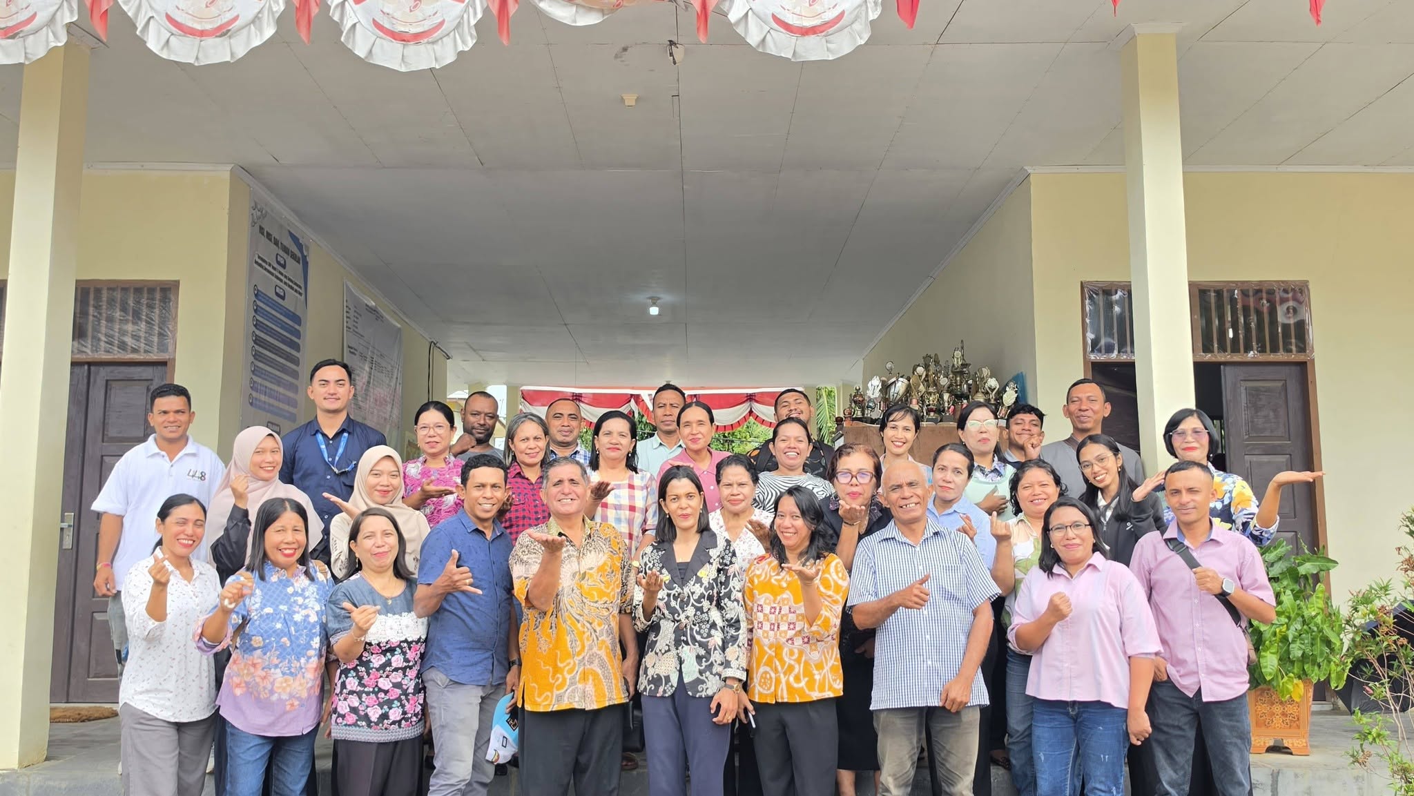 Keluarga Besar SMP Negeri 9 Ambon Sambut Kehadiran Kepala Sekolah Baru